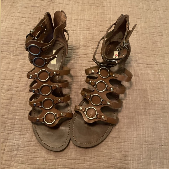 Sandals - Picture 1 of 3